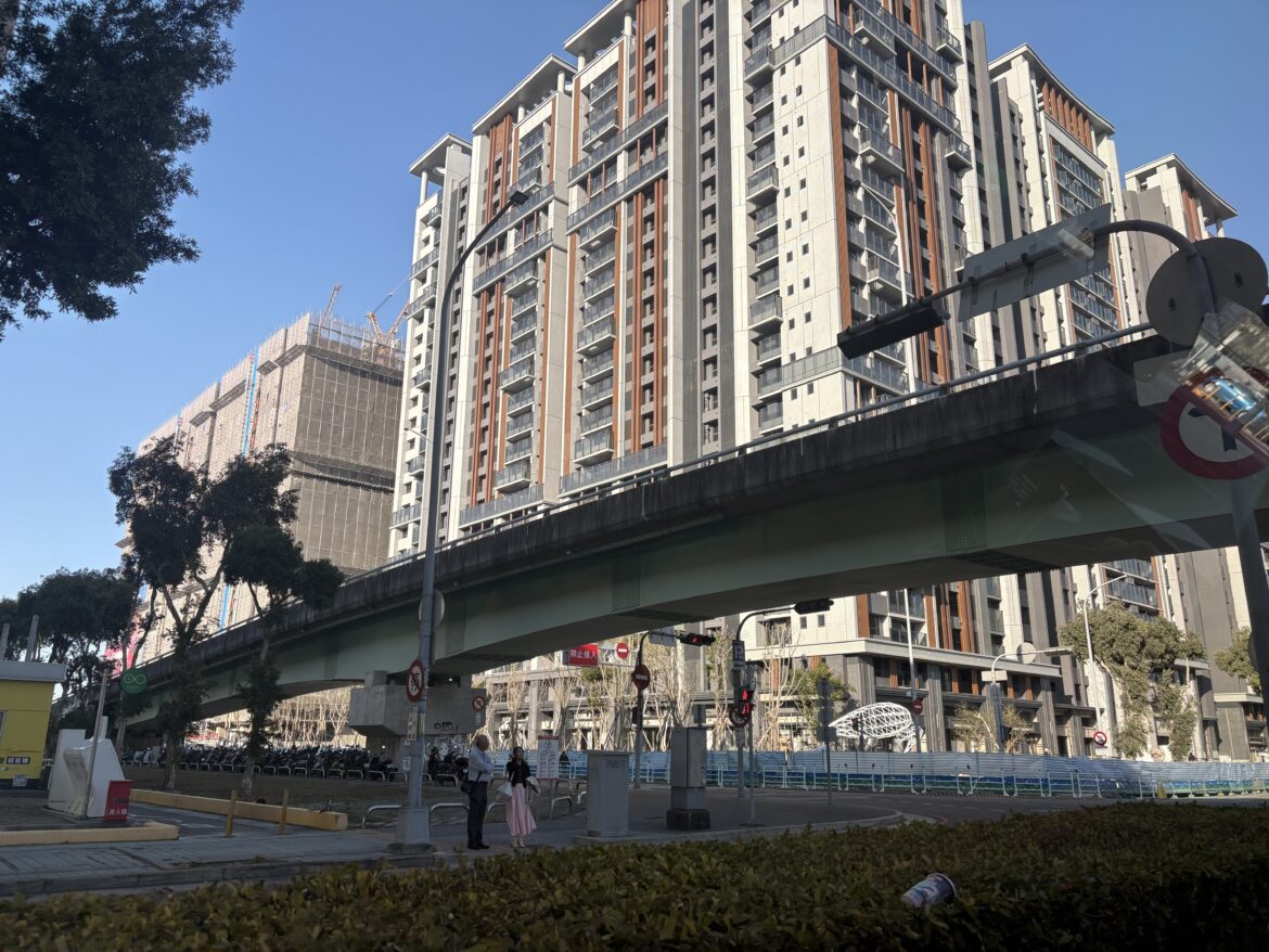 國內房市出現預售、成屋同步量凍價跌。（圖／記者劉曉霞攝）