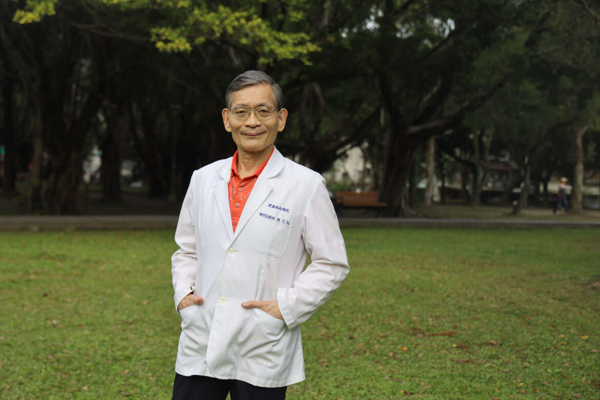 物理治療師簡文仁對於復健治療有多年經驗，頗受民眾推崇。（圖/記者呂曉雯攝）