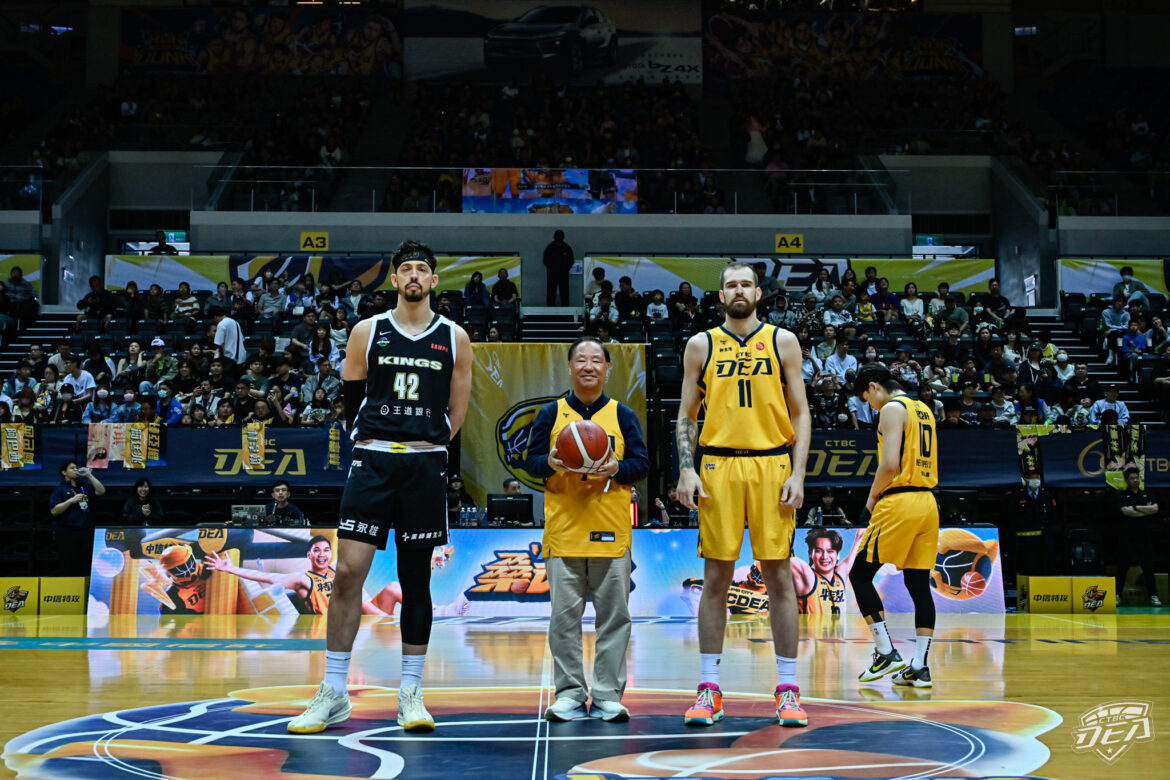中信特攻週日對上新北國王，找來籃球名人堂成員擔任開球嘉賓。（圖/中信特攻提供）
