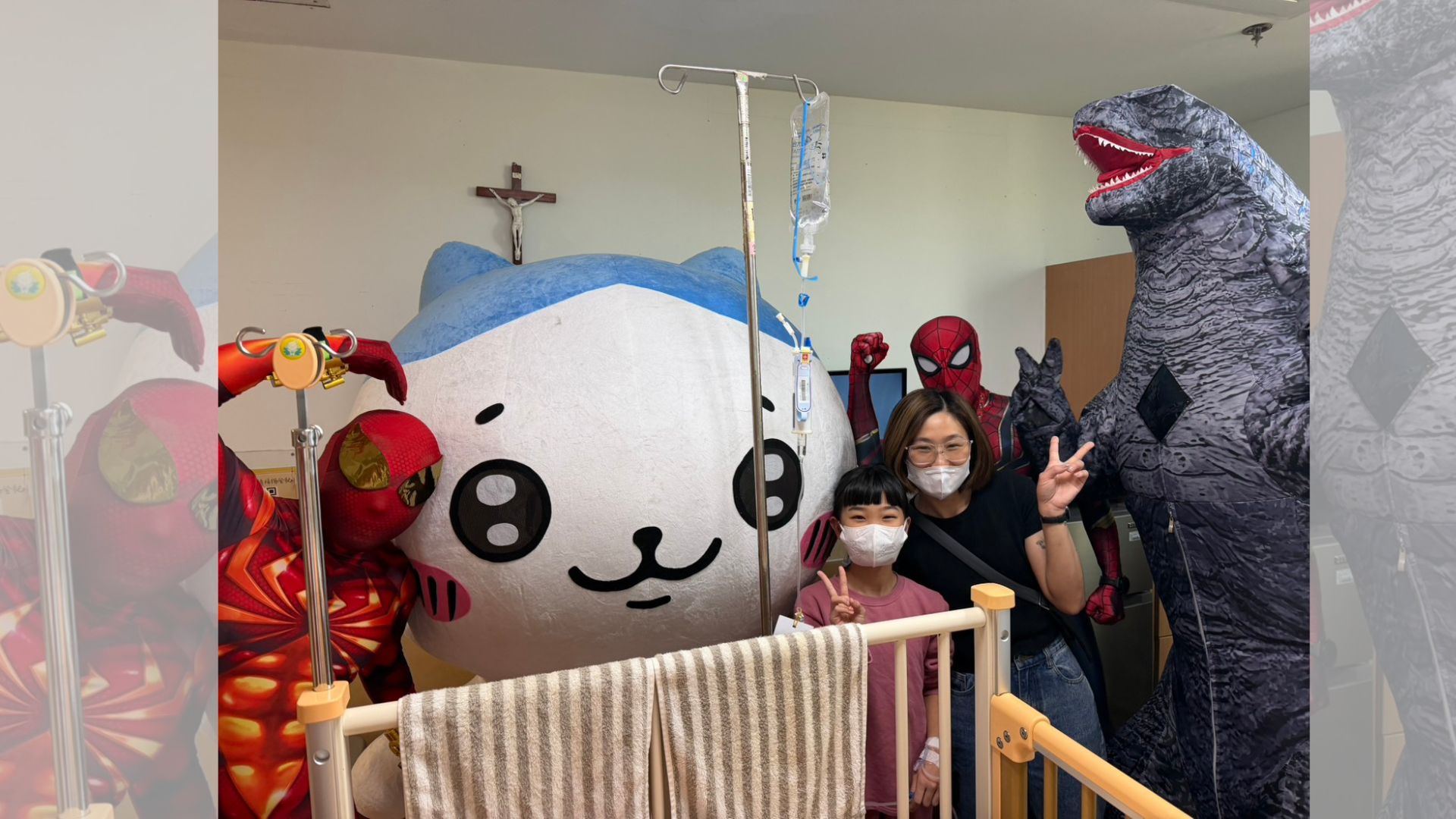 哥吉拉驚喜現身耕莘醫院　星際義工隊暖心探訪病童