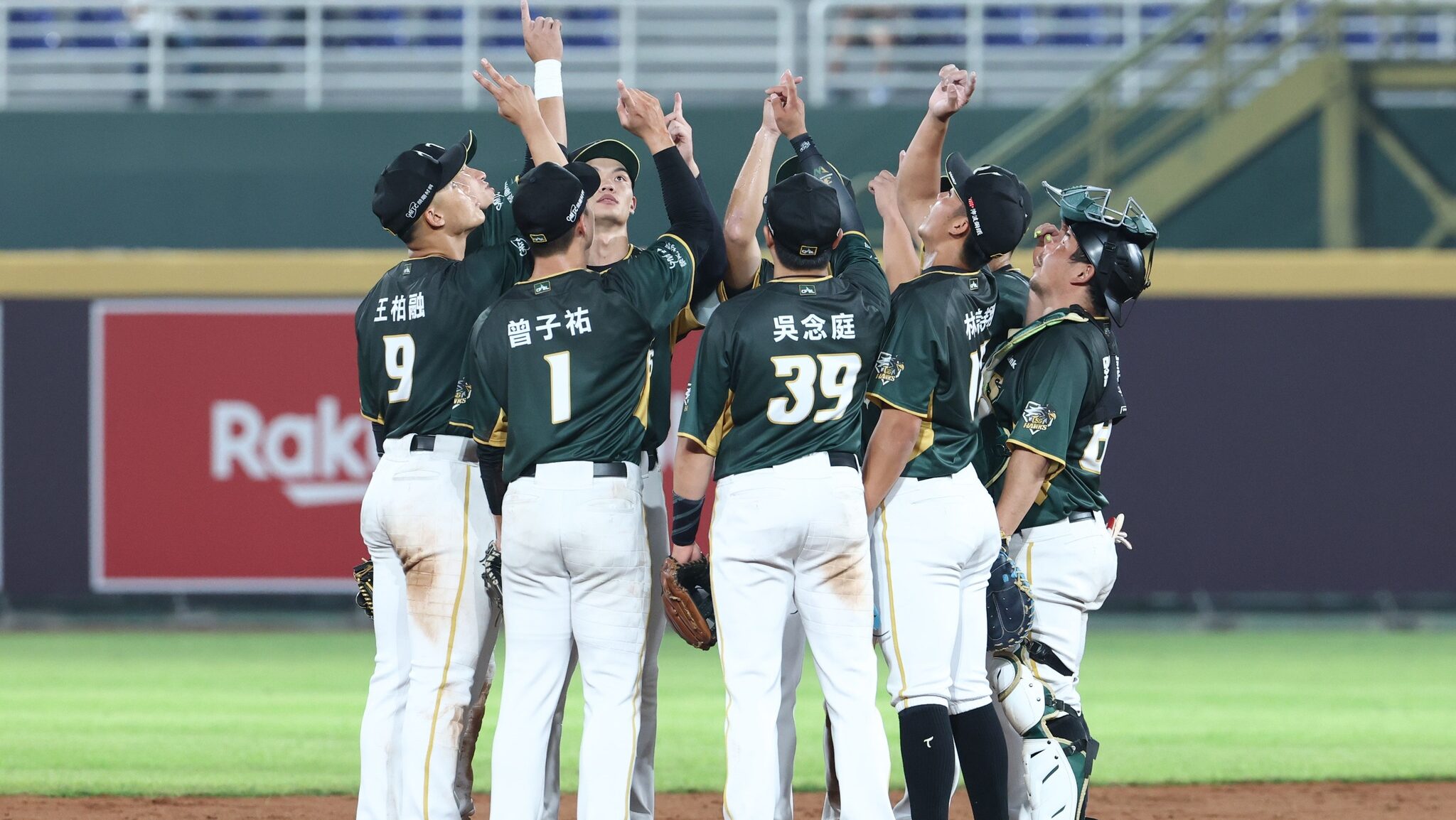 台鋼雄鷹大巨蛋主場熱血開戰　台鋼燦星攜手漢堡王邀孩童進場圓夢