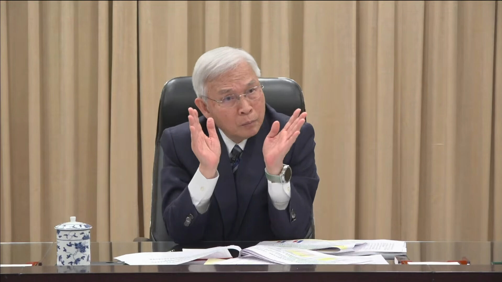 央行不再加碼打房？ 楊金龍一句「就到這裡」營建股8檔亮燈漲停